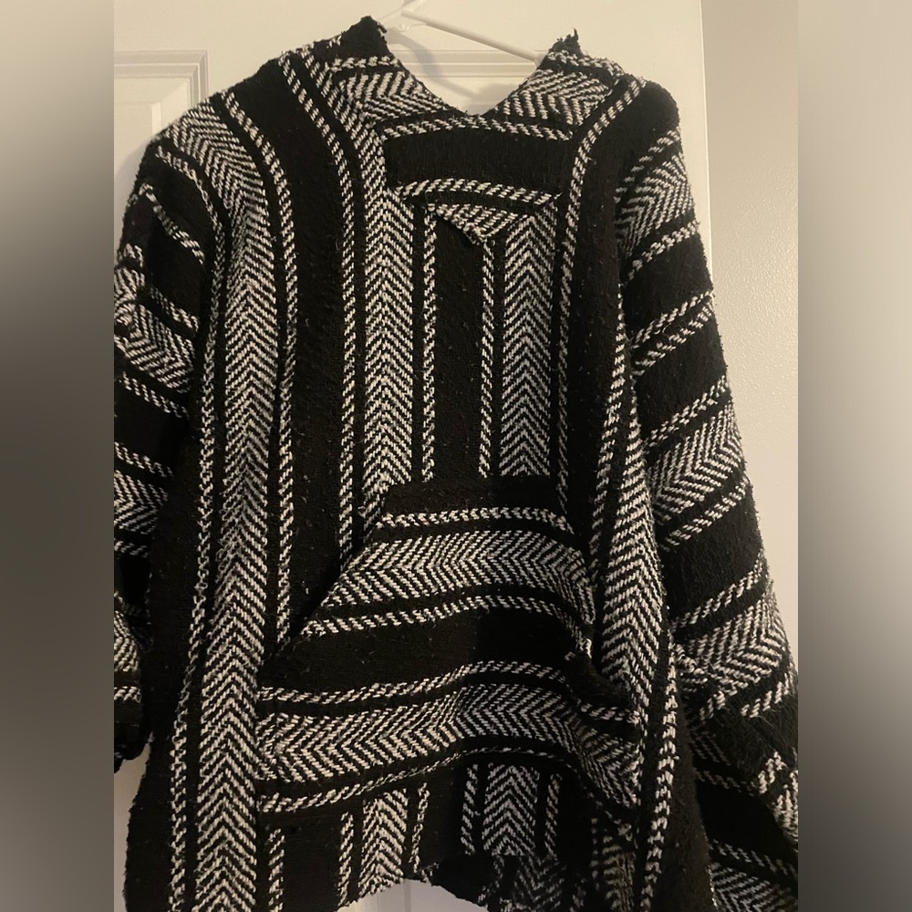 Yankee forge- M. BLACK AND WHITE stripes